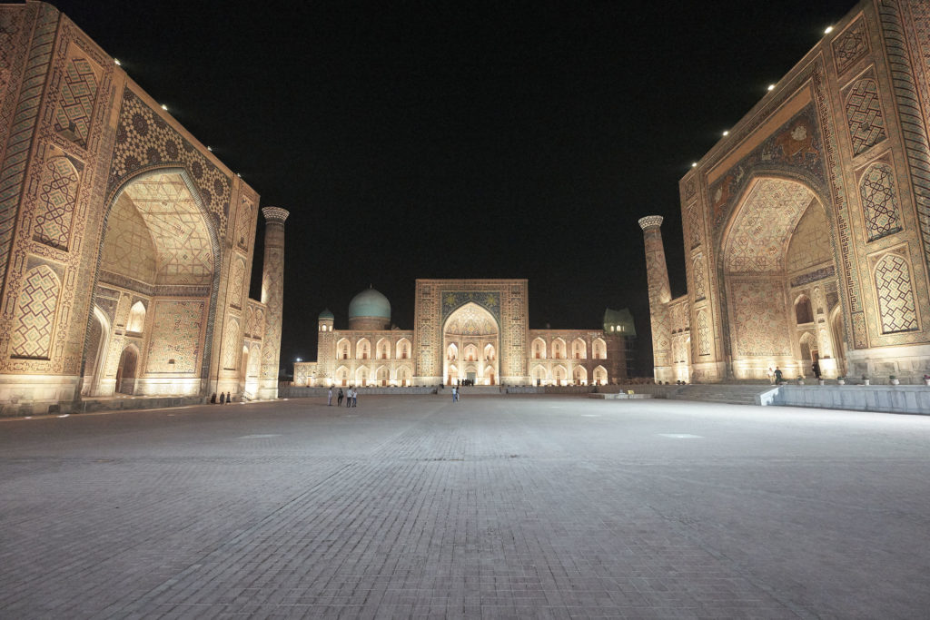 Alte Handelsstädte wie Samarkand in Usbekistan stehen auf dem Programm der Reise entlang der Seidenstraße