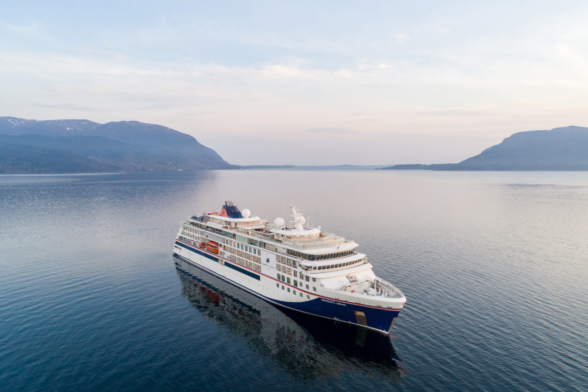 Hapag-Lloyd Cruises, Hanseatic Nature [ (c) Hapag-Lloyd-Kreuzfahrten,Alle Bilder zur honorarfreien Nutzung mit dem vollstndigen Bildnachweis "Hapag-Lloyd Cruises / Tor Erik Kvalsvik" È Die Bilder drfen nur im Rahmen einer Berichterstattung ber Hapag-Lloyd Cruises verwendet werden, All Photos intended for editorial use. All image use free of charge. Photocredit: Hapag-Lloyd Cruises /Tor Erik Kvalsvik. ]