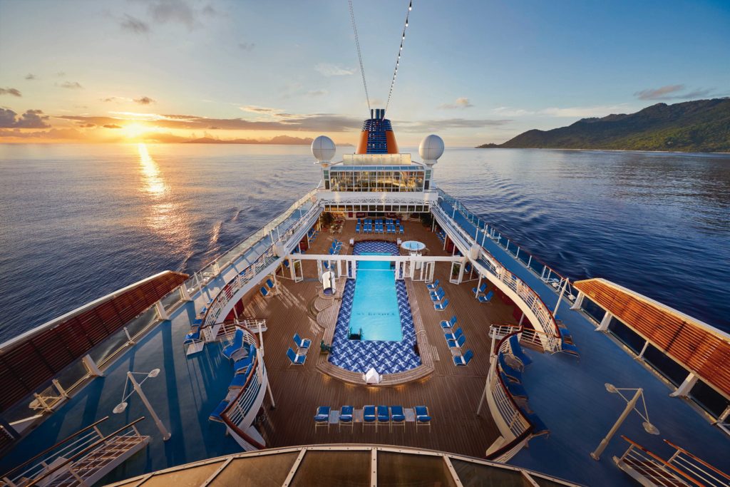 HL-Cruises_EUROPA_Pooldeck